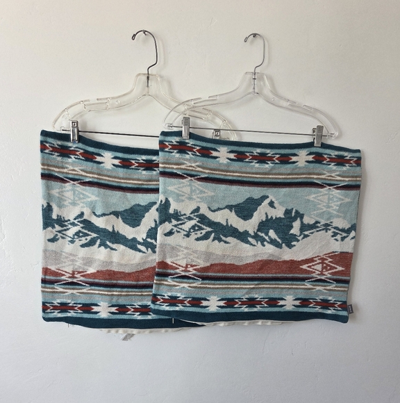 Set Of Two POD Throw Pillow Covers Alpine Aztec Southwestern Cabin Mountains - Picture 2 of 9